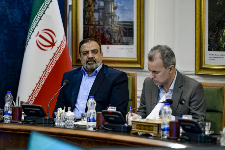 جلال میرزایی، سرپرست دفتر وزارتی و مشاور وزیر نفت و مجید بوجارزاده، مدیرکل پیشین روابط عمومی وزارت نفت