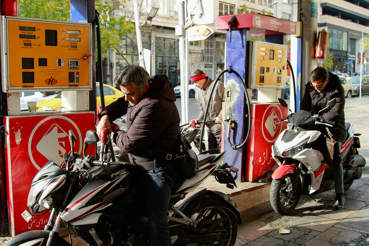 روند عادی توزیع بنزین در جایگاه‌های عرضه سوخت