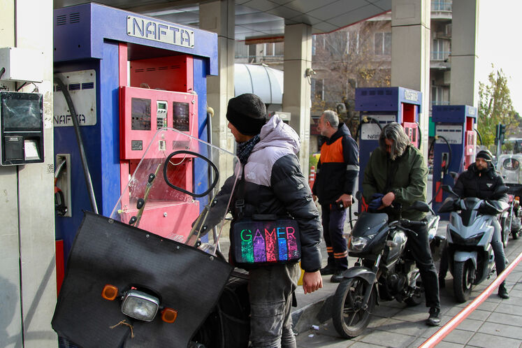 روند عادی توزیع بنزین در جایگاه‌های عرضه سوخت