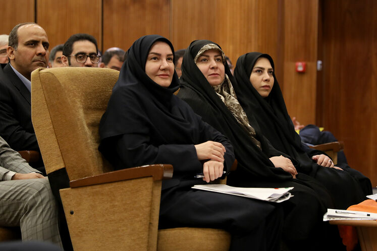  زهره یوسفیان ملا، مشاور وزیر نفت در امور بانوان و صدیقه خزایی، معاون توسعه مدیریت و سرمایه انسانی وزارت نفت