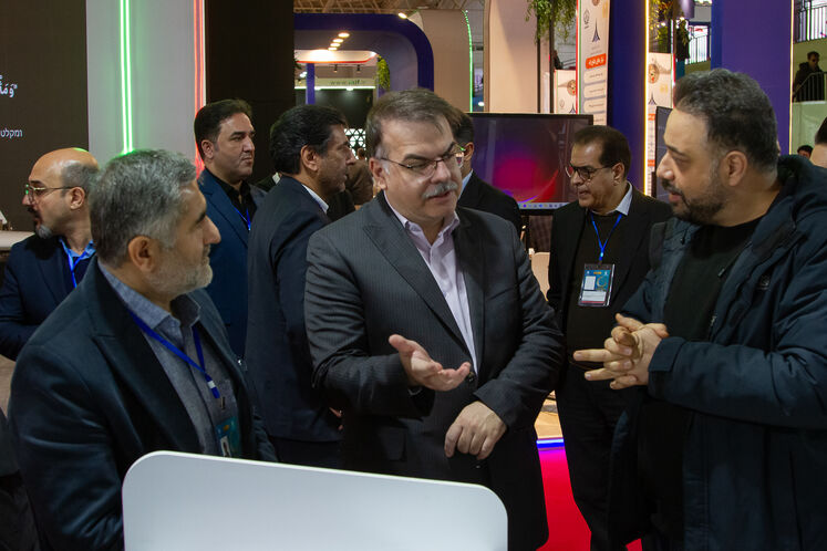 بازدید امید شاکری، معاون وزیر نفت در امور مهندسی، پژوهش و فناوری از سیزدهمین نمایشگاه ایران ساخت 