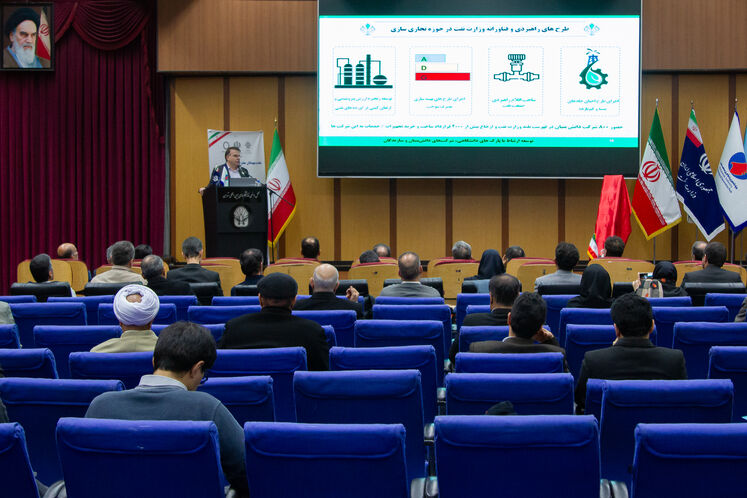 رونمایی از کتاب اولویت‌های پژوهشی و فناوری وزارت نفت