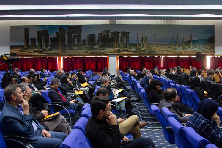 رونمایی از کتاب اولویت‌های پژوهشی و فناوری وزارت نفت