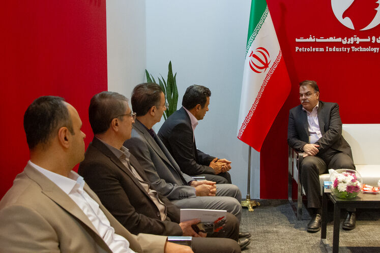 بازدید امید شاکری، معاون وزیر نفت در امور مهندسی، پژوهش و فناوری از سیزدهمین نمایشگاه ایران ساخت 