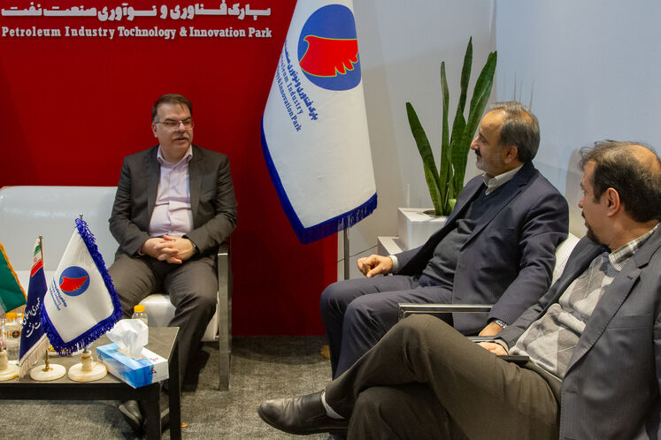 بازدید امید شاکری، معاون وزیر نفت در امور مهندسی، پژوهش و فناوری از سیزدهمین نمایشگاه ایران ساخت 