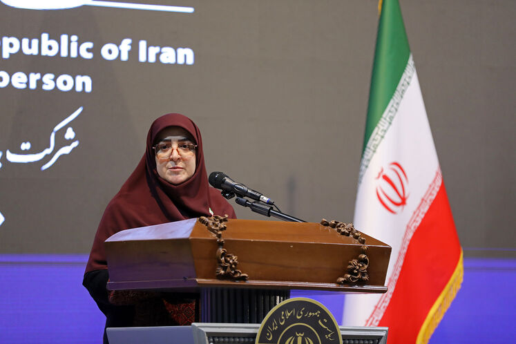 نشست خبری فاطمه مهاجرانی، سخنگوی دولت در شرکت پالایش نفت امام خمینی (ره) شازند - اراک