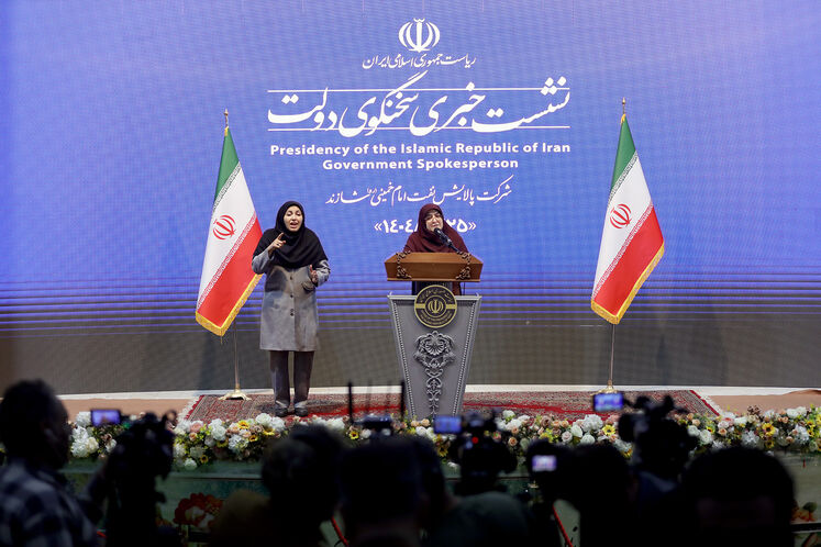 نشست خبری فاطمه مهاجرانی، سخنگوی دولت در شرکت پالایش نفت امام خمینی (ره) شازند - اراک