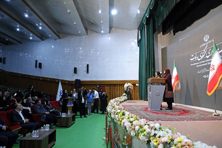 نشست خبری فاطمه مهاجرانی، سخنگوی دولت در شرکت پالایش نفت امام خمینی (ره) شازند - اراک