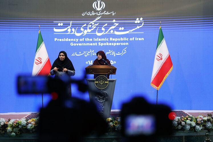 نشست خبری فاطمه مهاجرانی، سخنگوی دولت در شرکت پالایش نفت امام خمینی (ره) شازند - اراک