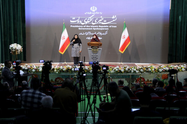 نشست خبری فاطمه مهاجرانی، سخنگوی دولت در شرکت پالایش نفت امام خمینی (ره) شازند - اراک