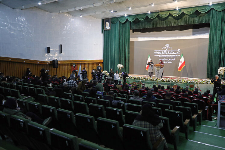 نشست خبری فاطمه مهاجرانی، سخنگوی دولت در شرکت پالایش نفت امام خمینی (ره) شازند - اراک