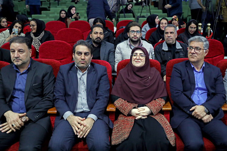 نشست خبری فاطمه مهاجرانی، سخنگوی دولت در شرکت پالایش نفت امام خمینی (ره) شازند - اراک