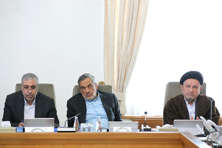 حمید بورد، مدیرعامل شرکت ملی نفت ایران و احمد زراعتکار، معاون برنامه‌ریزی وزیر نفت