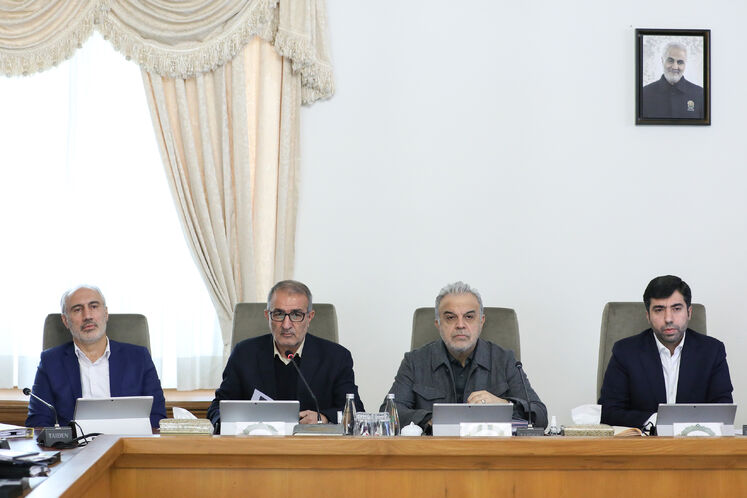 نشست پیگیری روند پیشرفت طرح‌های افزایش تولید در حوزه انرژی