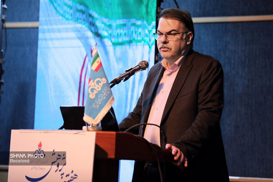 Iran inks $262m in first-of-its-kind oil industry production contracts