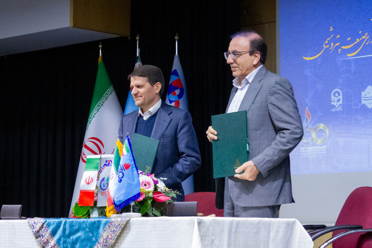 آیین امضای تفاهم‌نامه همکاری در راستای مدیریت مصرف و بهینه سازی انرژی با سرمایه گذاری صنعت پتروشیمی