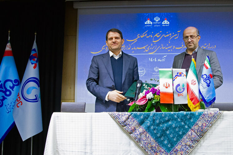 آیین امضای تفاهم‌نامه همکاری در راستای مدیریت مصرف و بهینه سازی انرژی با سرمایه گذاری صنعت پتروشیمی