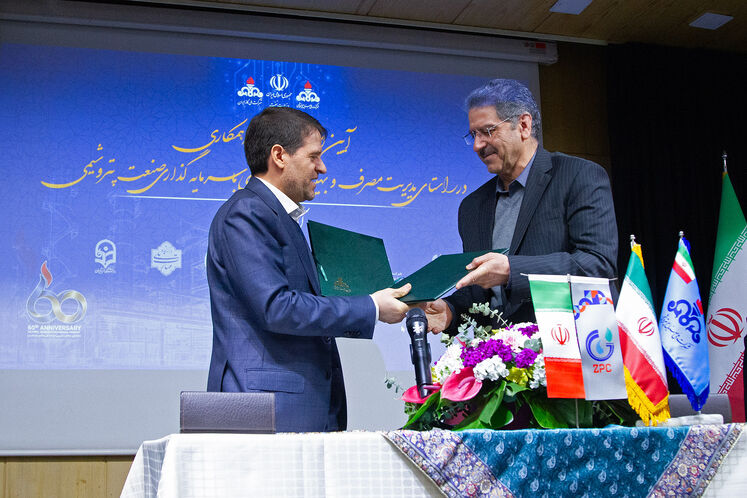 آیین امضای تفاهم‌نامه همکاری در راستای مدیریت مصرف و بهینه سازی انرژی با سرمایه گذاری صنعت پتروشیمی