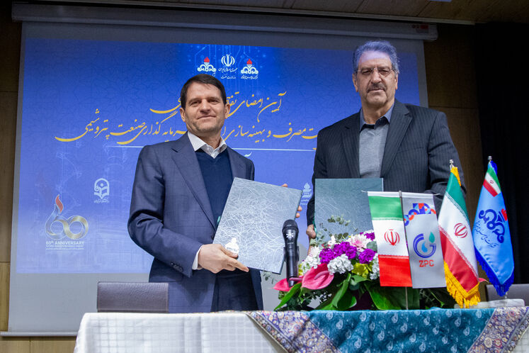 آیین امضای تفاهم‌نامه همکاری در راستای مدیریت مصرف و بهینه سازی انرژی با سرمایه گذاری صنعت پتروشیمی