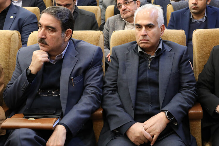 از راست: پیمان ایمانی ،مدیرعامل شرکت نفت مناطق مرکزی ایران