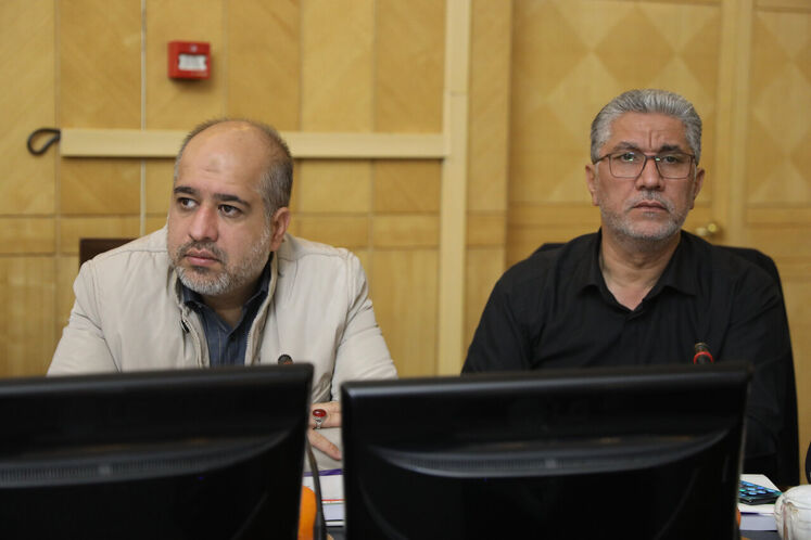 از راست: رمضانعلی سنگدوینی، عضو کمیسیون انرژی و علی خضریان، نماینده مردم تهران، ری و شمیرانات در مجلس شورای اسلامی