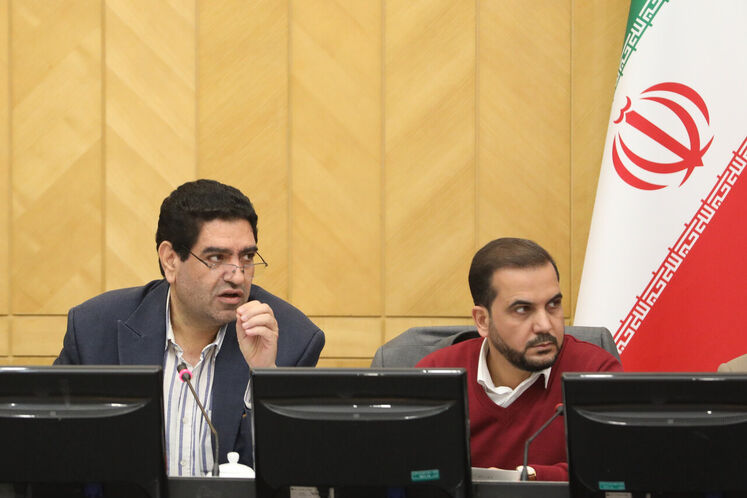 از راست: مجتبی یوسفی، سخنگوی کمیسیون تلفیق بودجه ۱۴۰۵