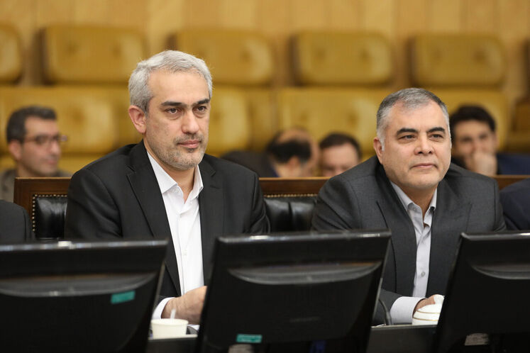 از راست: محسن پاک‌نژاد وزیر نفت، سیدعلی مدنی‌زاده، وزیر اقتصاد