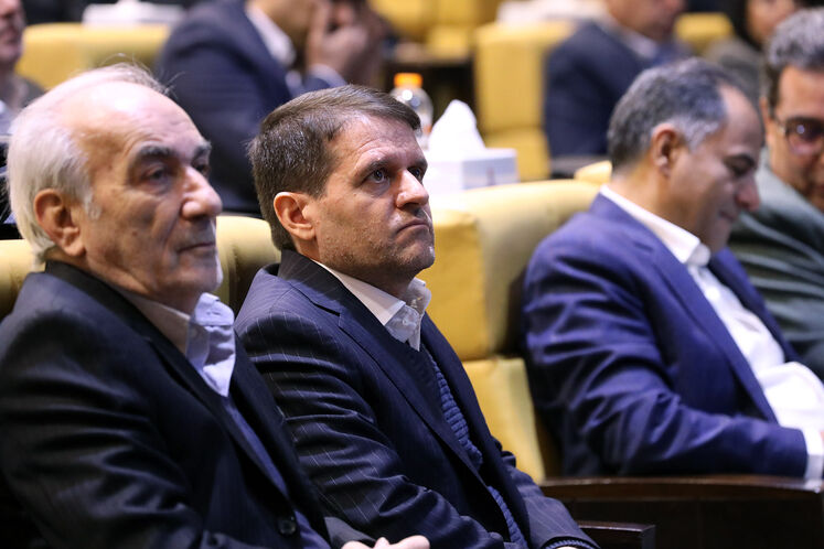 نخستین همایش سرمایه‌گذاران صنعت پتروشیمی