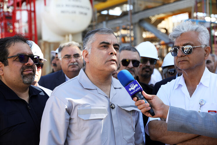 بازدید محسن پاک‌نژاد، وزیر نفت از پالایشگاه گاز فجر جم