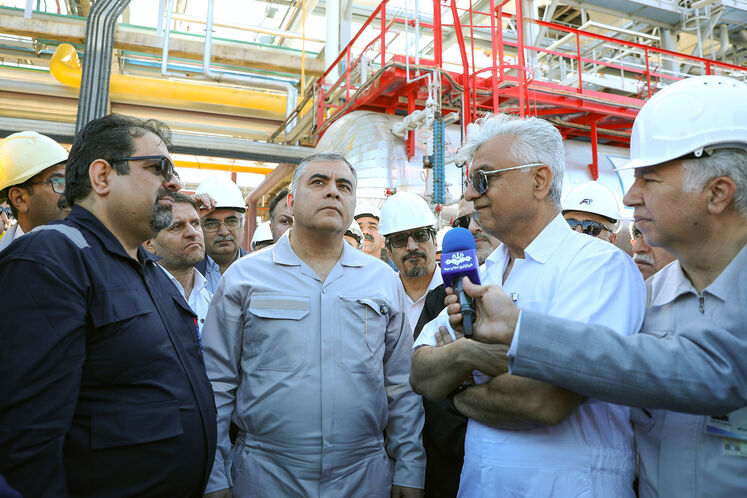 بازدید محسن پاک‌نژاد، وزیر نفت از پالایشگاه گاز فجر جم
