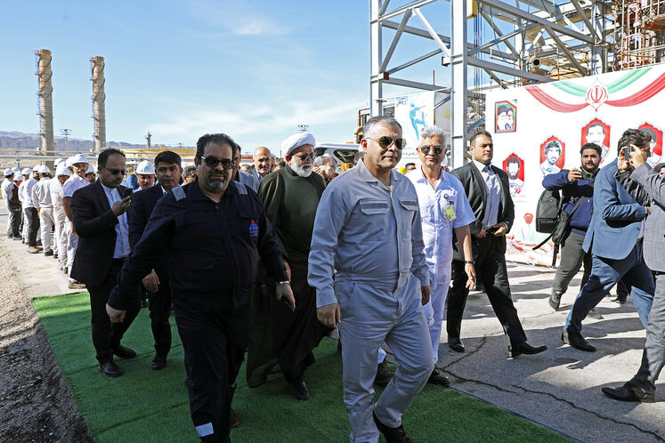 بازدید محسن پاک‌نژاد، وزیر نفت از پالایشگاه گاز فجر جم