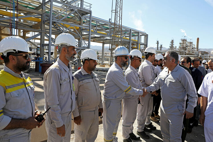 بازدید محسن پاک‌نژاد، وزیر نفت از پالایشگاه گاز فجر جم