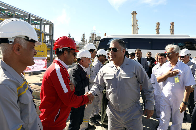 بازدید محسن پاک‌نژاد، وزیر نفت از پالایشگاه گاز فجر جم