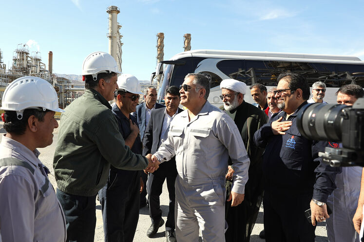 بازدید محسن پاک‌نژاد، وزیر نفت از پالایشگاه گاز فجر جم