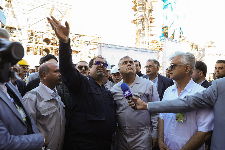 بازدید محسن پاک‌نژاد، وزیر نفت از پالایشگاه گاز فجر جم