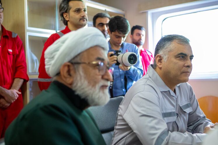 بازدید محسن پاک‌نژاد، وزیر نفت از سکوی SPD13A پارس جنوبی