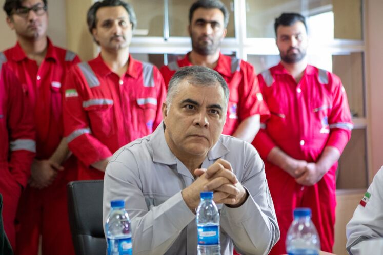 بازدید محسن پاک‌نژاد، وزیر نفت از سکوی SPD13A پارس جنوبی