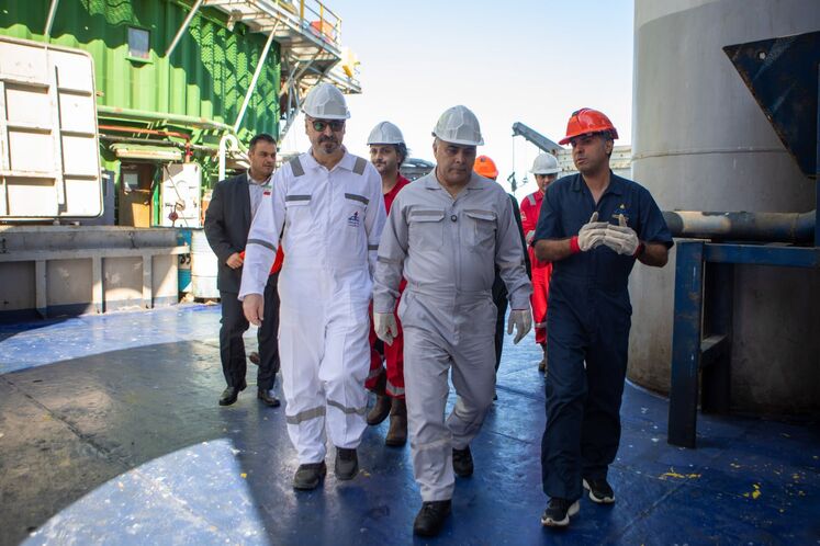 بازدید محسن پاک‌نژاد، وزیر نفت از سکوی SPD13A پارس جنوبی