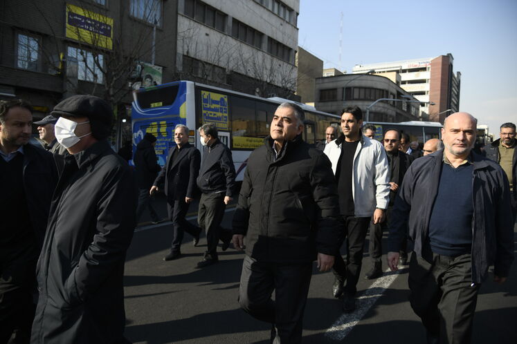 حضور محسن پاک‌نژاد، وزیر نفت در راهپیمایی همبستگی و تکریم صلح و دوستی