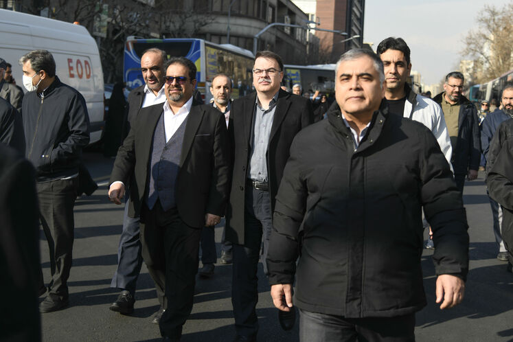 حضور محسن پاک‌نژاد، وزیر نفت در راهپیمایی همبستگی و تکریم صلح و دوستی