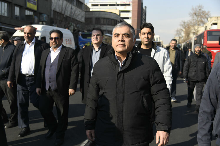 حضور محسن پاک‌نژاد، وزیر نفت در راهپیمایی همبستگی و تکریم صلح و دوستی