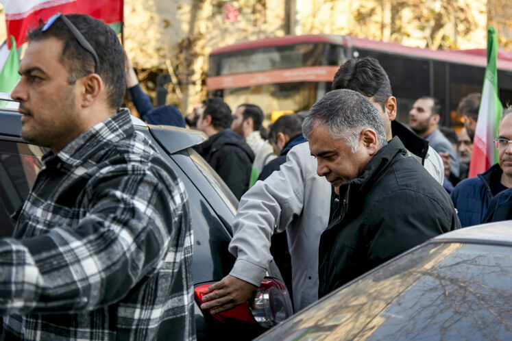 حضور محسن پاک‌نژاد، وزیر نفت در راهپیمایی همبستگی و تکریم صلح و دوستی