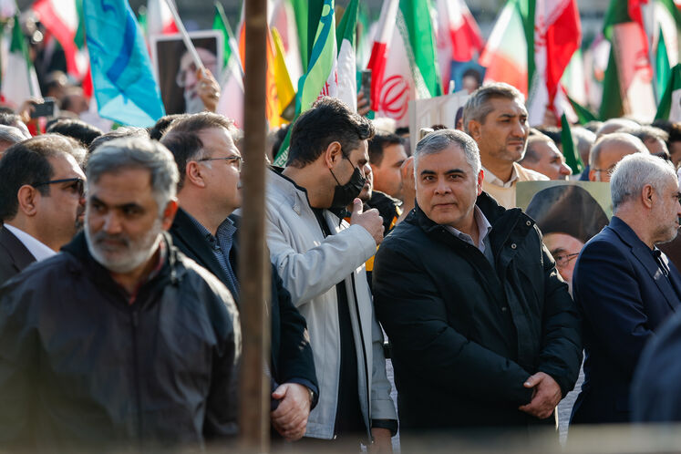 حضور محسن پاک‌نژاد، وزیر نفت در راهپیمایی همبستگی و تکریم صلح و دوستی