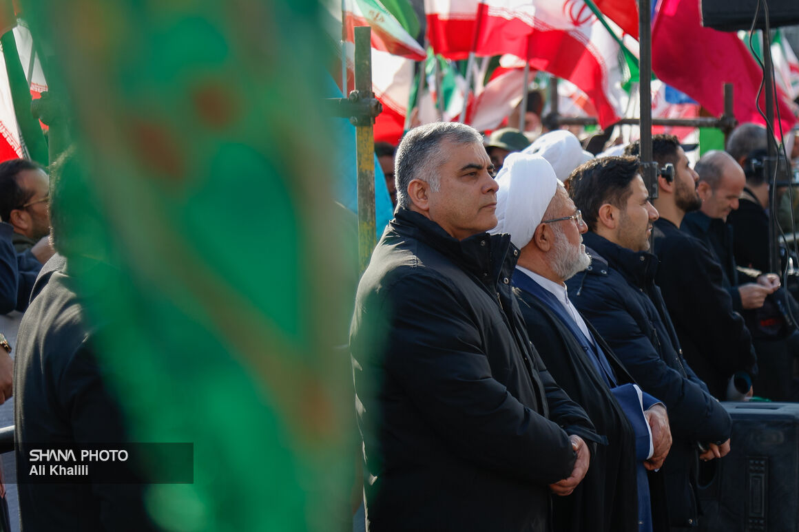 Oil minister attends massive march in Tehran to denounce recent riots