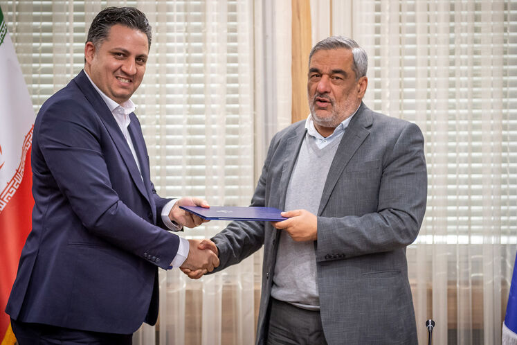 حمید بورد، مدیرعامل شرکت ملی نفت ایران و سامان قدوسی، رئیس پیشین روابط عمومی شركت ملی نفت ایران