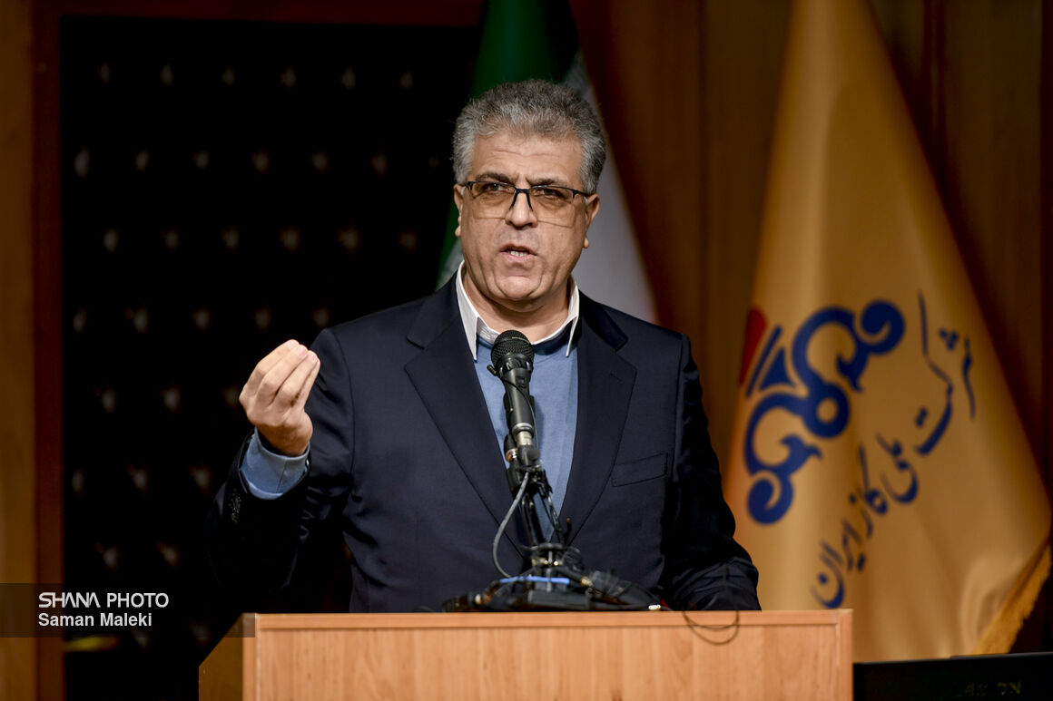 استمرار تولید و صادرات نفت ایران در جنگ تحمیلی ستودنی است
