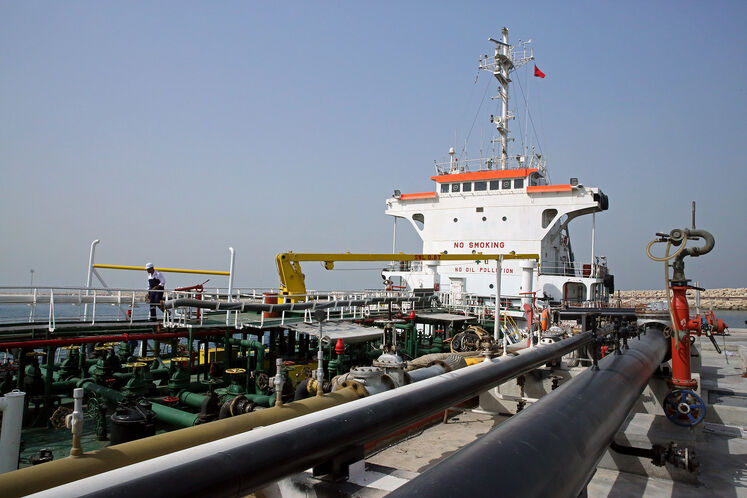 بارگیری نخستین محموله صادراتی فرآورده‌های نفتی از اسکله فراسکو عسلویه