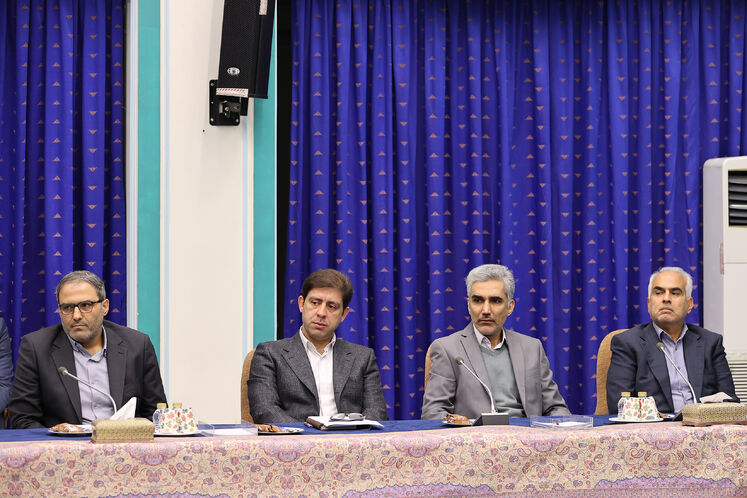 از راست: پیمان ایمانی، مدیرعامل شرکت نفت مناطق مرکزی ایران و امیر مقیسه، مدیر سرمایه‌گذاری و کسب‌وکار شرکت ملی نفت ایران،