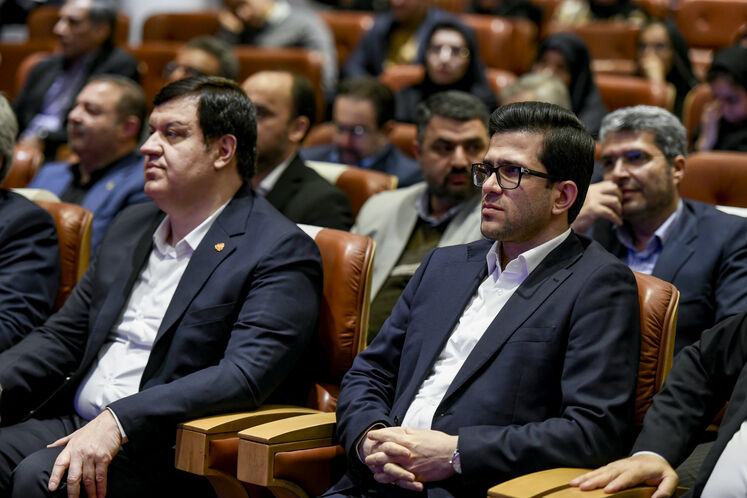  محمدصادق عظیمی‌فر، مدیرعامل شرکت ملی پالایش و پخش فرآورده‌های نفتی ایران و فرشید فرخ‌نژاد، مدیرعامل بانک ملت