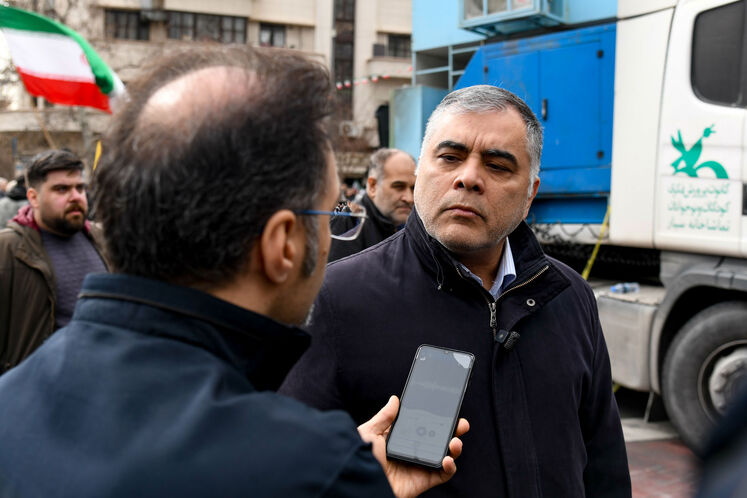 حضور محسن پاک‌نژاد، وزیر نفت در راهپیمایی چهل‌وهفتمین سالروز پیروزی انقلاب اسلامی